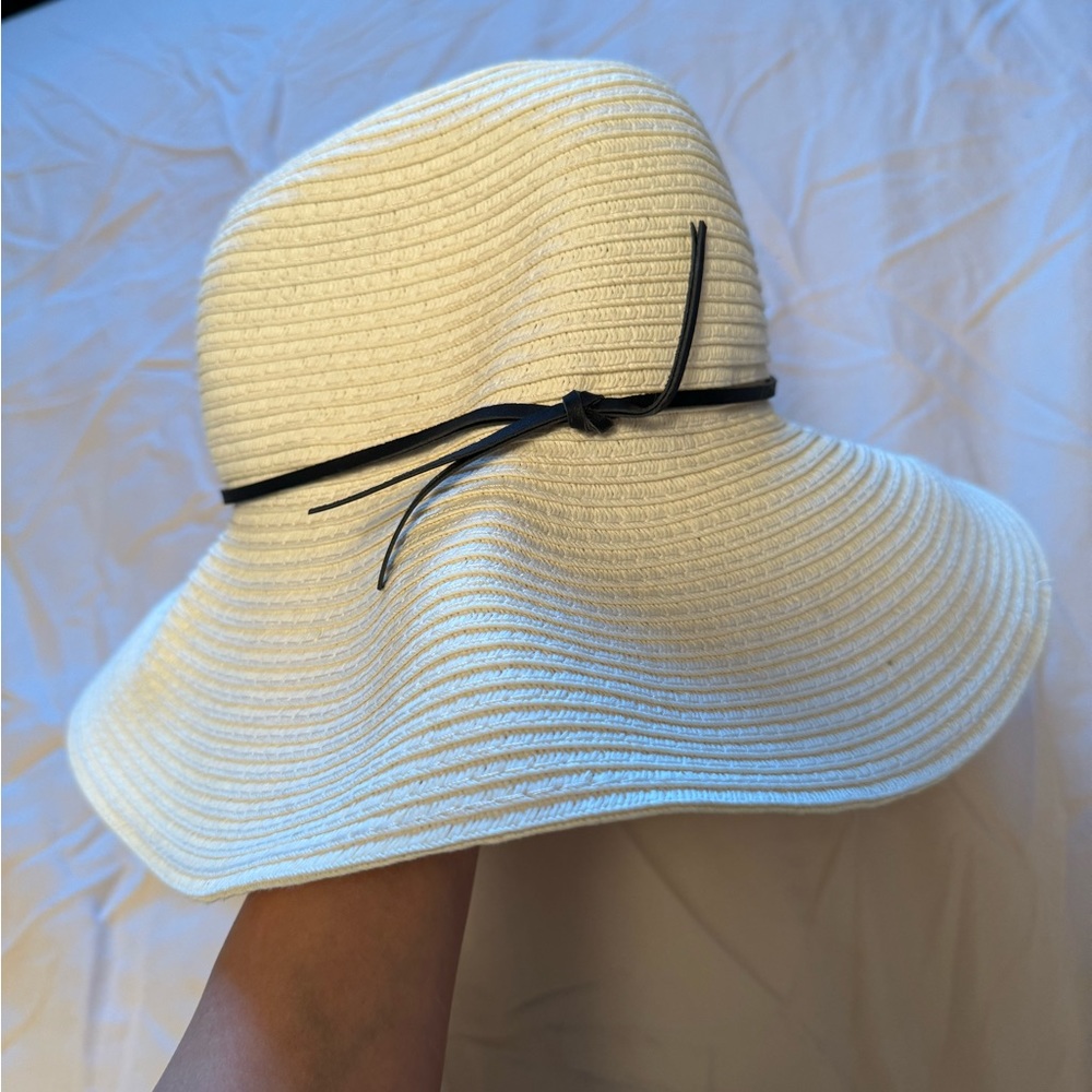 Aritzia sun hat